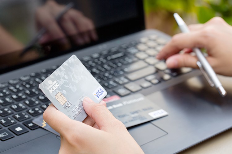Laat je klanten kiezen hoe ze online betalen Betaalmiddel, makkelijk, Belgisch, internationaal, bank, betaalknop, smartphone, webshop, e-commerce, online, betaling, debetkaart, kredietkaart
