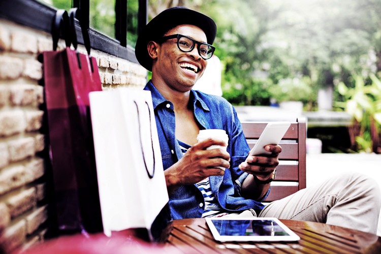 Hoe gebruiken jouw klanten hun smartphone? Smartphone, wifi, bluetooth, beacon, privacy, kopen, shoppen, mobiel, betaalmiddel, gepersonaliseerd