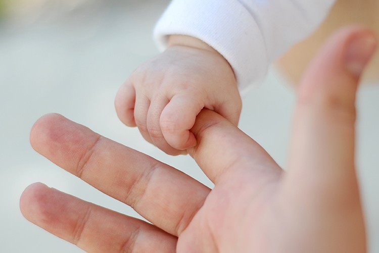 Wat zijn je rechten als zelfstandige moeder? Uitkeringen, moederschapsrust, moederschapsuitkering, Sodexo-dienstencheques bestellen, vrijstelling van sociale bijdrage, kraamgeld, kinderbijslag