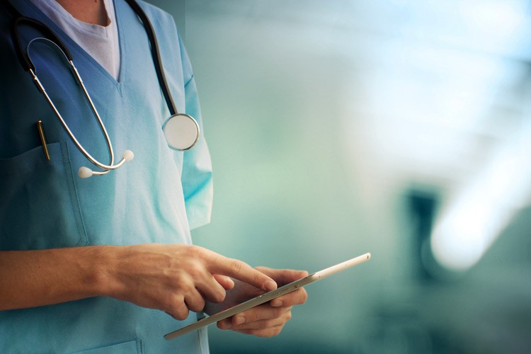 Je eigen praktijk starten Sociale media, apps, eHealth-platformen: wees altijd voorzichtig met wat je online zet. Je blijft aansprakelijk.