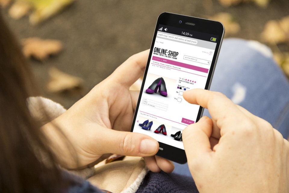 Pay with your phone in online stores Pay on your mobile without a card reader using KBC Mobile
