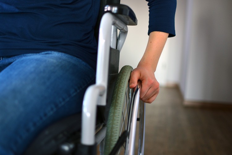 Wat met de afbetaling van je lening bij volledige arbeidsongeschiktheid? Wanneer je volledig arbeidsongeschikt bent, neemt KBC de betaling van je lening en van deze verzekering van je over.