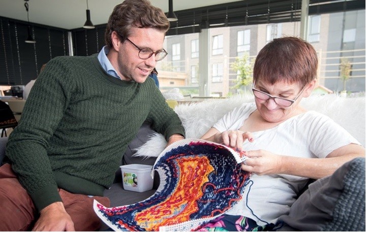 Michiel Maeyaert met één van de bewoonsters
